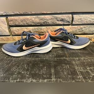 Nike Downshifter Tennis Shoes. Like New. Youth 5.5, women’s 7